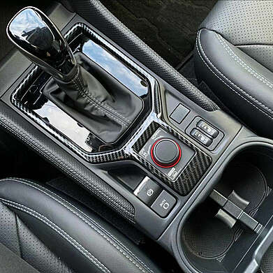Almohadilla en la consola central en la cabina Carbon Style para Subaru Forester 2018-2023